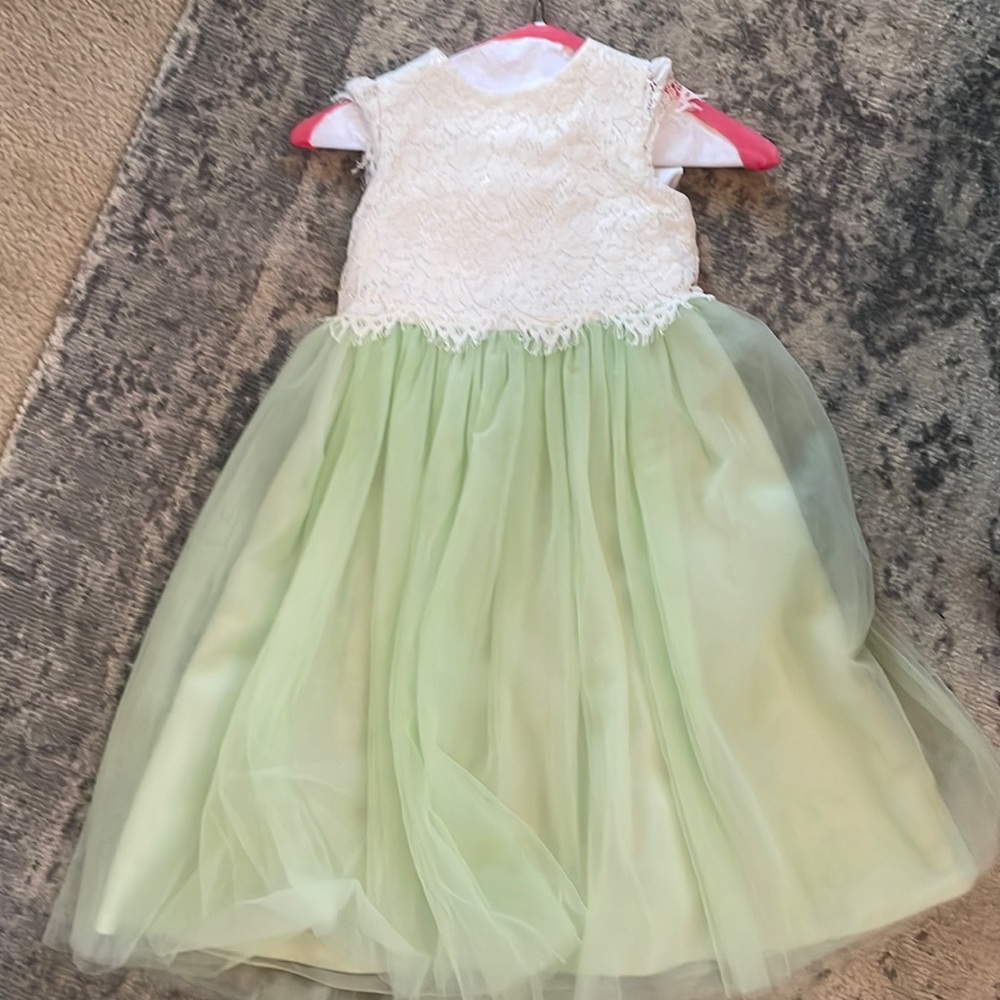 Size 5 flower girl dress with light green tulle skirt